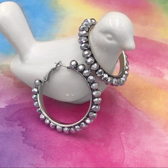 🌼 Hematite Grey Glass Bead Hoop Earrings - Picture 1 of 2